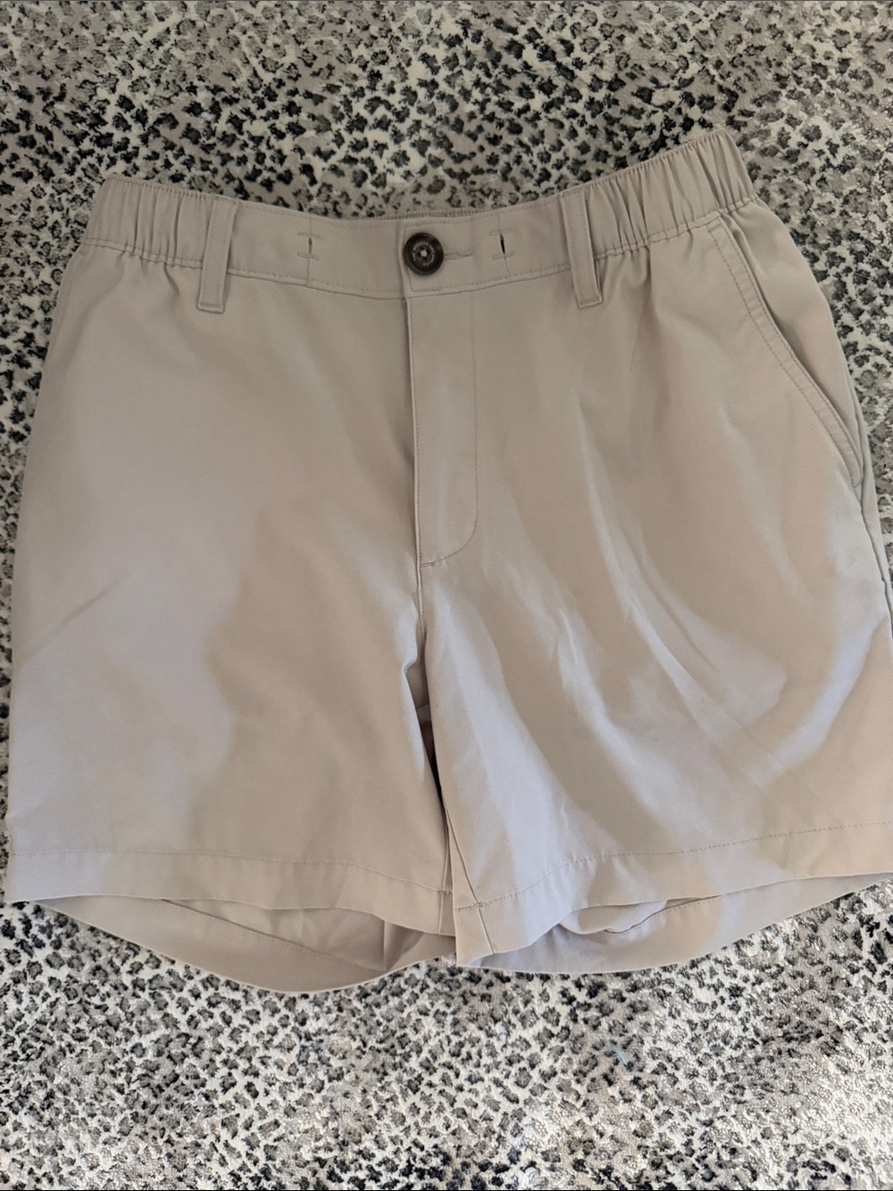 Chubbies- like new 6 inch classic khaki shorts small